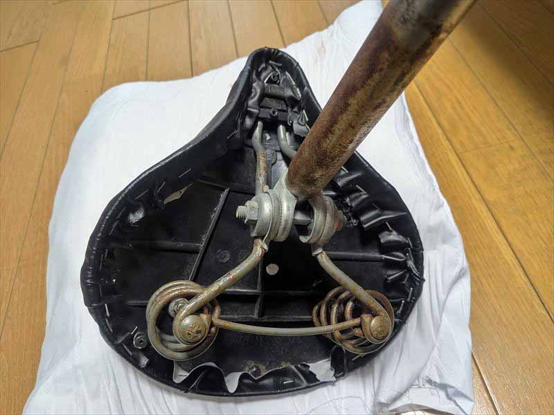 タッカーで止めた後