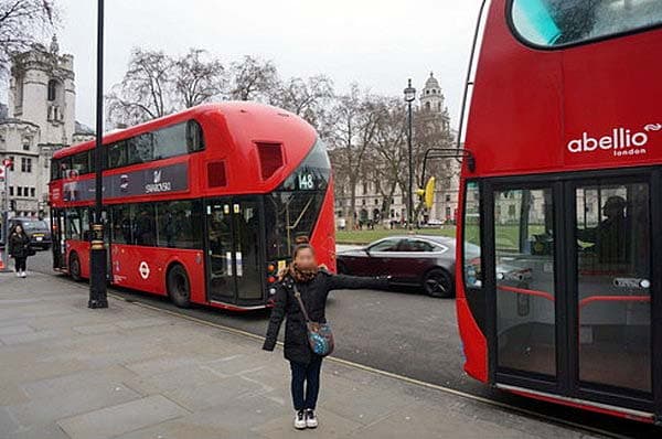 赤い2段バス