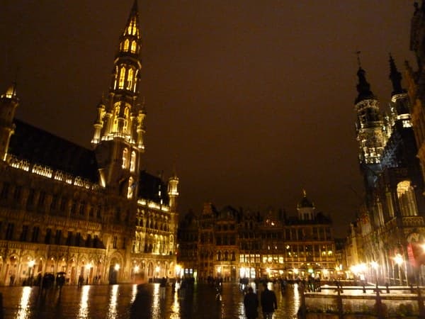 ブリュッセル市庁舎の夜景