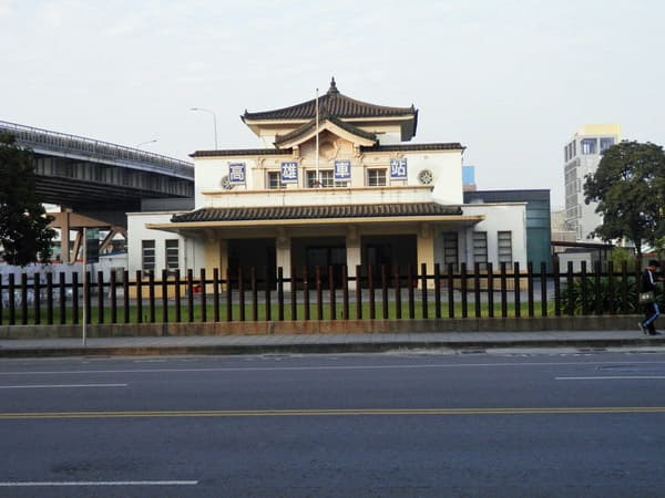 旧高雄駅（向道路から）