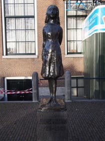 アンネの銅像