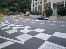 銅像前のレースコース