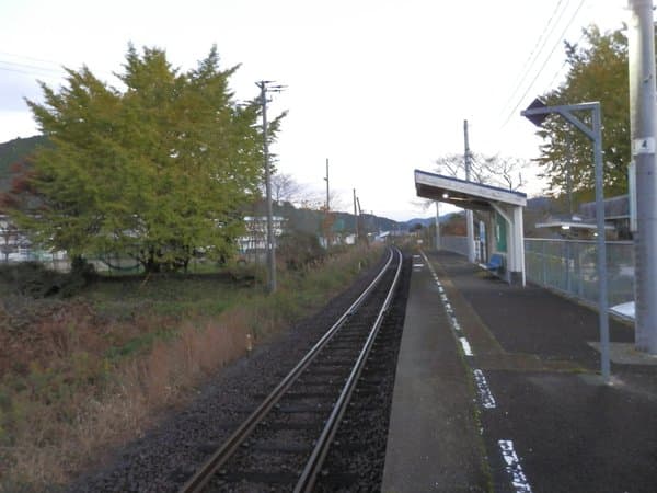 仁井田駅ホーム