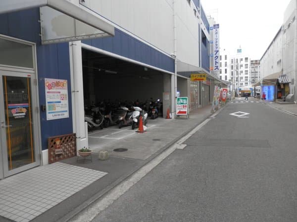 松山駅前駐輪場