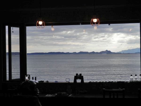 窓から見える島