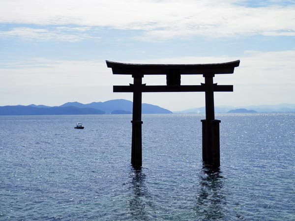 湖の鳥居