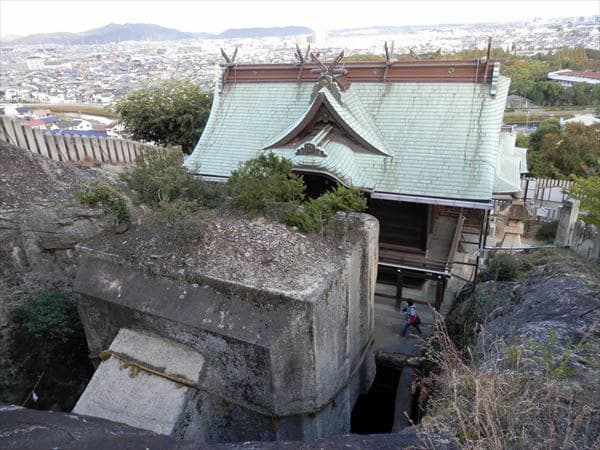 石の宝殿