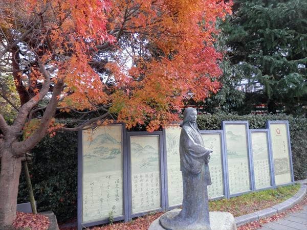 太閤橋のねね銅像