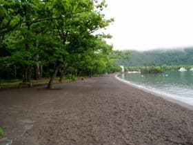 湖畔