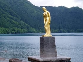 たつこ像3