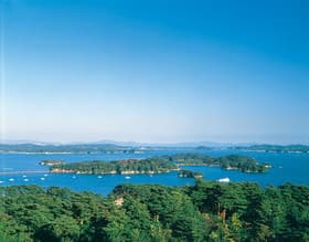 松島　　　　　　　　　　　　　　　「写真提供：宮城県観光課」
