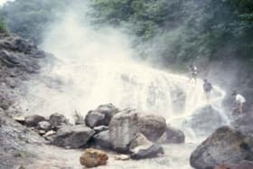 北海道 カムイワッカ湯の滝