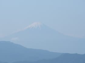 うっすら富士山が