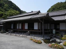 庭園内屋敷
