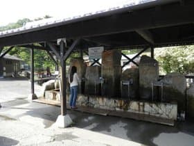 河宇田湧水　水汲み場