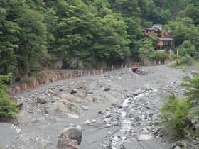雄滝への通路