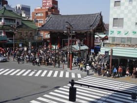 雷門前