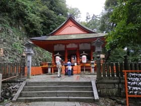 奥の院