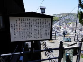 ブーツ像