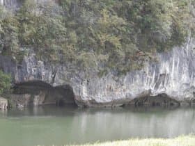井倉洞　横の川