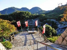 上から見た村上水軍の墓