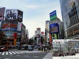 駅前交差点での人