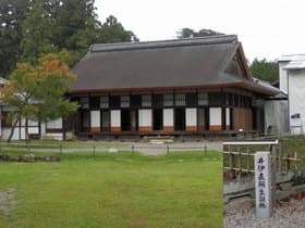 楽々園の建物