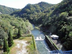 小瀬川ダムの下