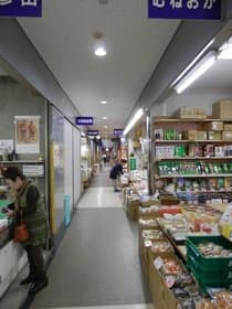 唐戸市場内の商店街