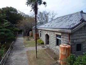 石造りの休憩所