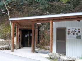 坑道入口