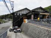 店の前にバイク駐輪
