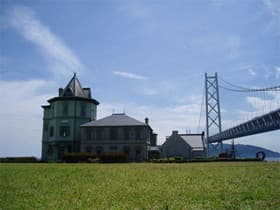 明石大橋と移情閣、淡路島