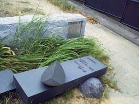 記念碑